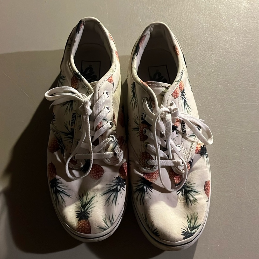 Pineapple vans